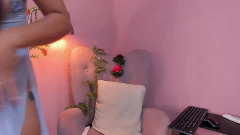 Snapshot of belladuboiss_ chatting on February 6, 12:59 pm belladuboiss_ online show from February 6, 12:59 pm