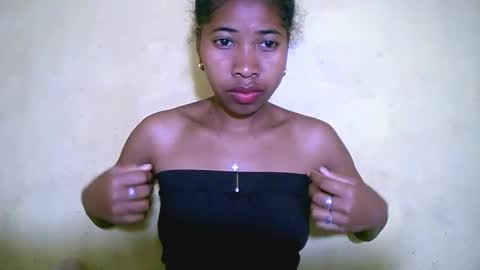 bellaena online show from October 22, 7:15 pm