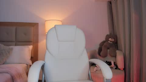 Bella Mia online show from October 16, 1:16 am