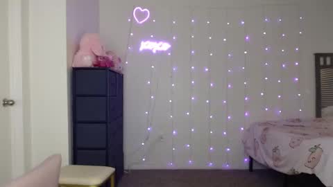 Bella Monroe online show from February 14, 4:47 am