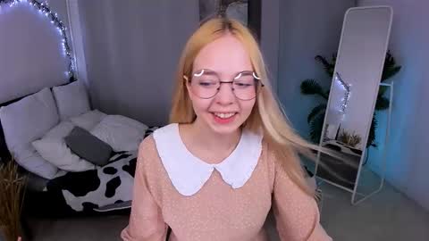 Snapshot of bellamontgomery chatting on September 13, 10:12 pm Bella online show from September 13, 10:12 pm