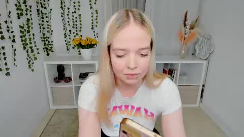 Bella online show from June 19, 10:38 pm