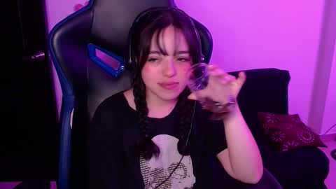 Bella Monteluna online show from September 24, 5:25 am