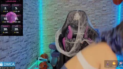   online show from October 15, 7:37 pm