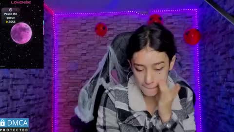   online show from October 17, 11:31 pm