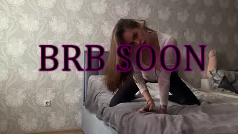 bellaparker_ online show from October 7, 10:22 am