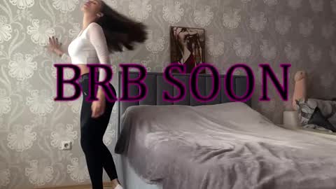 Snapshot of bellaparker_ chatting on February 11, 11:53 am bellaparker_ online show from February 11, 11:53 am