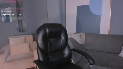 Snapshot of bellarosex1 chatting on March 9, 9:13 am Bella Rose online show from March 9, 9:13 am