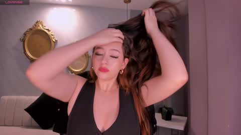 Snapshot of bellarosex1 chatting on January 15, 3:33 am Bella Rose online show from January 15, 3:33 am