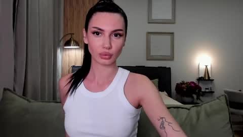 Bella online show from May 25, 9:10 pm