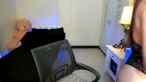 BELLA JONES online show from September 28, 4:38 pm