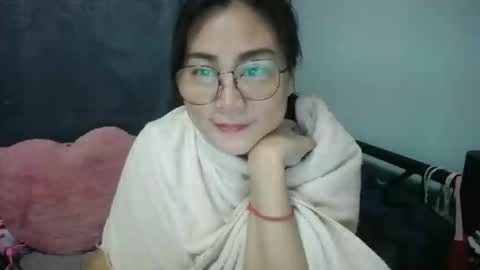 Bella online show from May 12, 9:02 pm