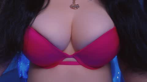 Snapshot of bellelovexx chatting on January 23, 11:36 pm Hello I am kind friendly and cute girl online show from January 23, 11:36 pm