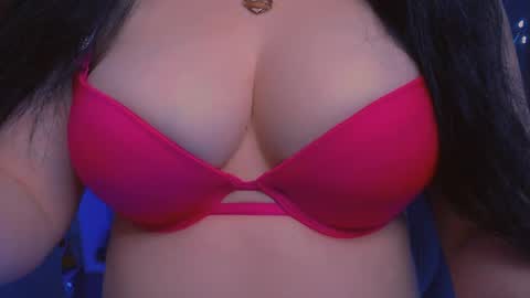 Snapshot of bellelovexx chatting on March 11, 12:00 am Hello I am kind friendly and cute girl online show from March 11, 12:00 am