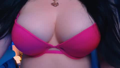Snapshot of bellelovexx chatting on January 18, 9:55 pm Hello I am kind friendly and cute girl online show from January 18, 9:55 pm