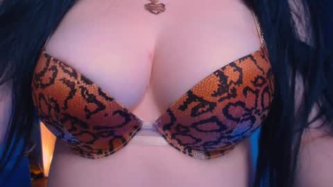 Snapshot of bellelovexx chatting on December 27, 9:43 pm Hello I am kind friendly and cute girl online show from December 27, 9:43 pm