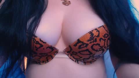 Snapshot of bellelovexx chatting on January 11, 12:18 pm Hello I am kind friendly and cute girl online show from January 11, 12:18 pm