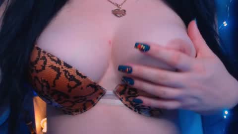 Snapshot of bellelovexx chatting on December 29, 10:47 pm Hello I am kind friendly and cute girl online show from December 29, 10:47 pm