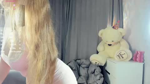 Bella online show from May 28, 6:06 pm