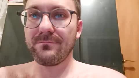 Snapshot of ben00189 chatting on October 28, 6:42 pm ben00189 online show from October 28, 6:42 pm