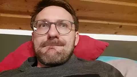 Snapshot of ben00189 chatting on October 8, 6:36 pm ben00189 online show from October 8, 6:36 pm