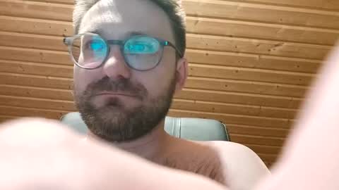 Snapshot of ben00189 chatting on January 5, 10:40 pm ben00189 online show from January 5, 10:40 pm