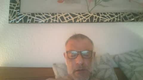 bengi1972 online show from April 20, 4:15 am