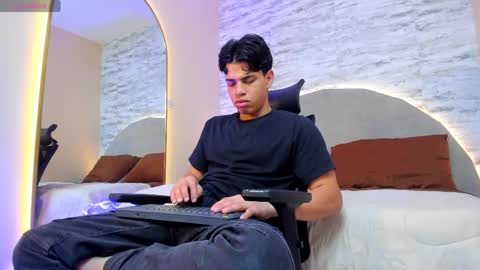 Snapshot of benjamin_more chatting on February 28, 7:14 pm BENJAMIN online show from February 28, 7:14 pm