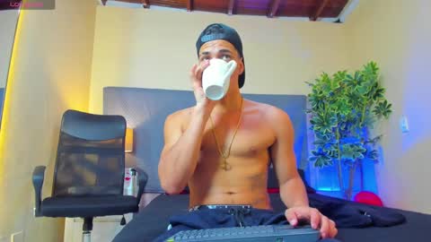 Snapshot of benjamin_more chatting on February 16, 11:59 pm BENJAMIN online show from February 16, 11:59 pm