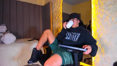 BENJAMIN online show from December 18, 2:18 am