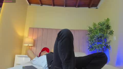 Snapshot of benjamin_more chatting on February 23, 1:13 am BENJAMIN online show from February 23, 1:13 am