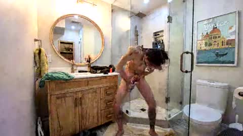 benny_boy95 online show from May 22, 8:26 pm