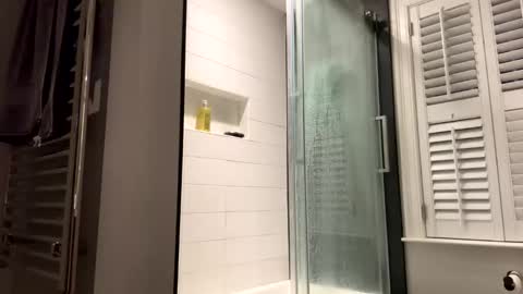 benz10001 online show from February 13, 11:58 pm