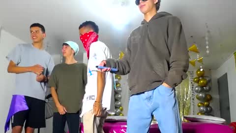 benz boys online show from February 13, 12:43 pm