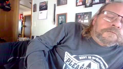 bergeeric1970 online show from December 3, 6:19 pm