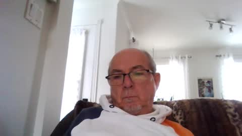 bernard1102 online show from December 4, 1:58 pm