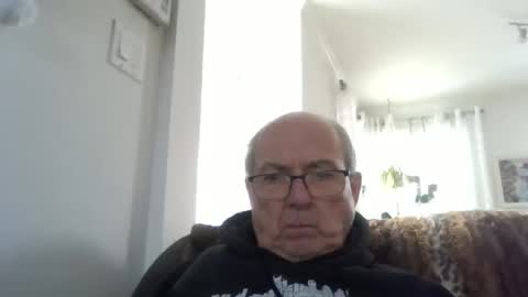 bernard1102 online show from December 3, 3:13 pm