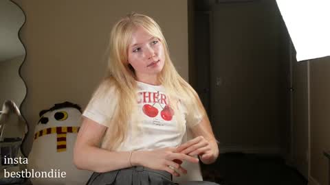 Chloe Next stream on Friday online show from December 3, 11:07 pm
