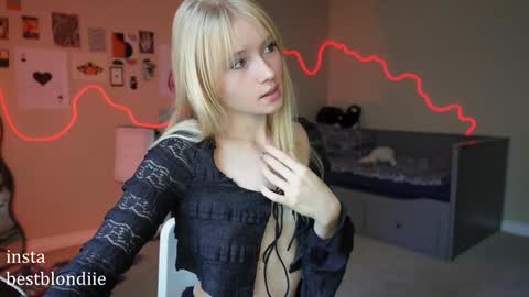Chloe Next stream on Friday online show from January 25, 5:08 pm