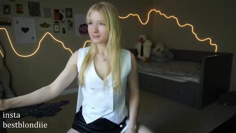 Chloe Next stream on Friday online show from March 3, 5:52 pm