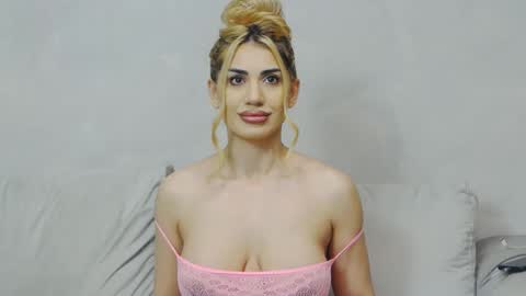 Snapshot of bethierusse chatting on January 12, 9:51 pm bethierusse online show from January 12, 9:51 pm