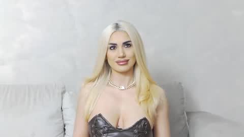 Snapshot of bethierusse chatting on March 4, 12:50 am bethierusse online show from March 4, 12:50 am