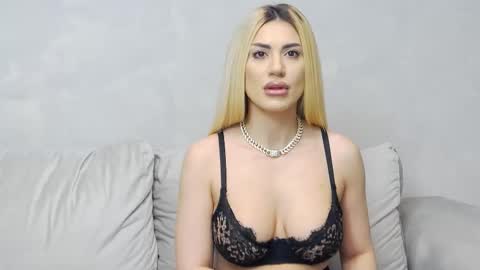 Snapshot of bethierusse chatting on February 16, 11:37 pm bethierusse online show from February 16, 11:37 pm