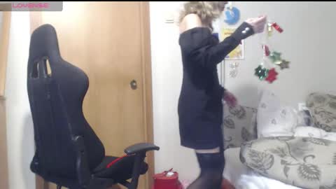 Snapshot of bettyburns chatting on December 20, 2:48 pm Betty online show from December 20, 2:48 pm