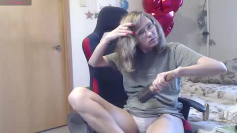 Snapshot of bettyburns chatting on March 9, 5:44 am Betty online show from March 9, 5:44 am