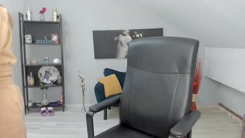 bettyjamess online show from January 13, 6:32 am