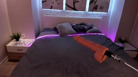 Betty online show from October 11, 8:45 pm