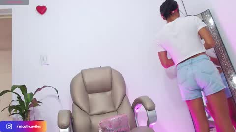 Nicolle Aviles online show from October 6, 8:04 pm