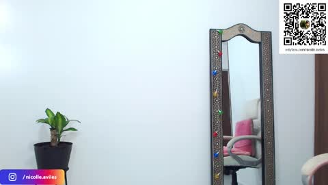 Nicolle Aviles online show from February 22, 2:19 pm