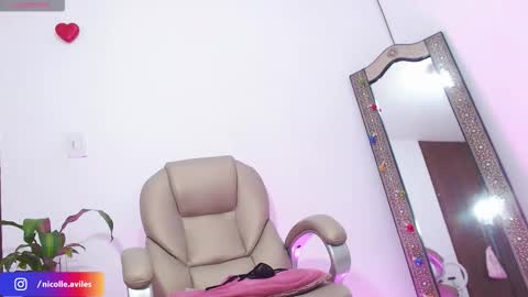 Nicolle Aviles online show from September 15, 7:21 am